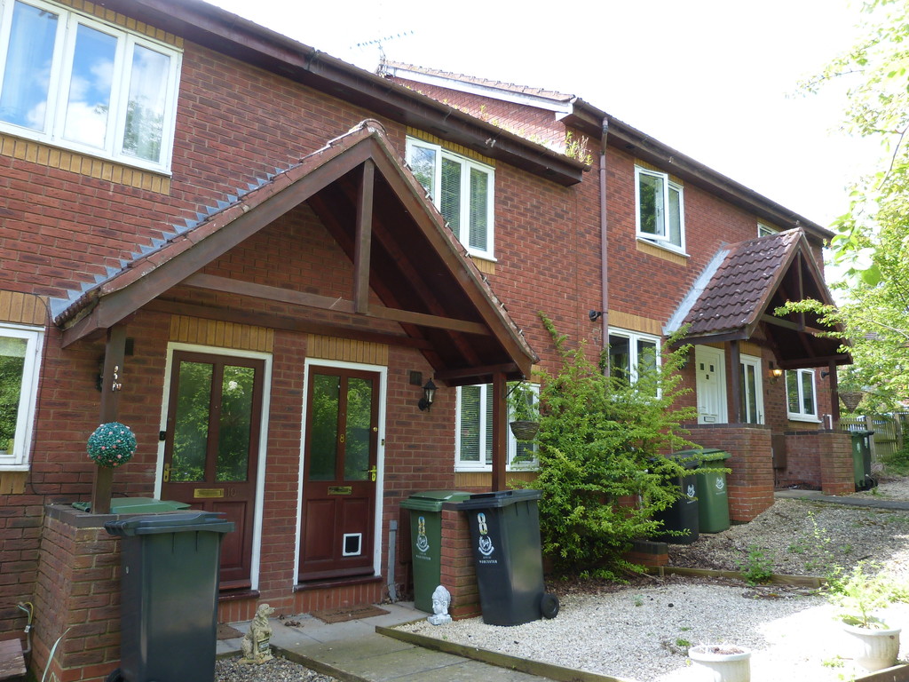 2 bed Mid Terraced House for rent in Worcestershire. From Martin & Co - Worcester