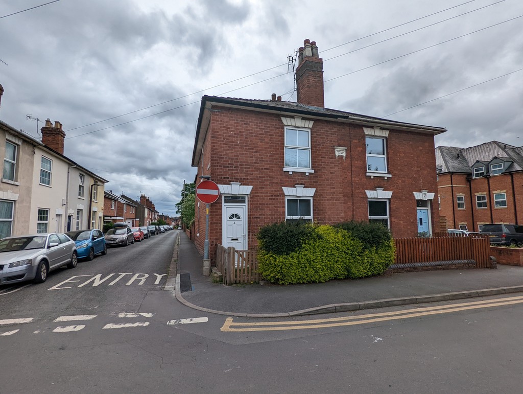 2 bed Semi Detached for rent in Worcestershire. From Martin & Co - Worcester 2 bed Semi Detached for rent in Worcestershire. From Martin & Co - Worcester