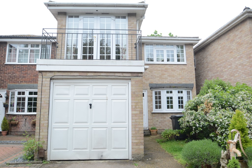 3 bed Detached House for rent in Surrey. From Martin & Co - Walton on Thames