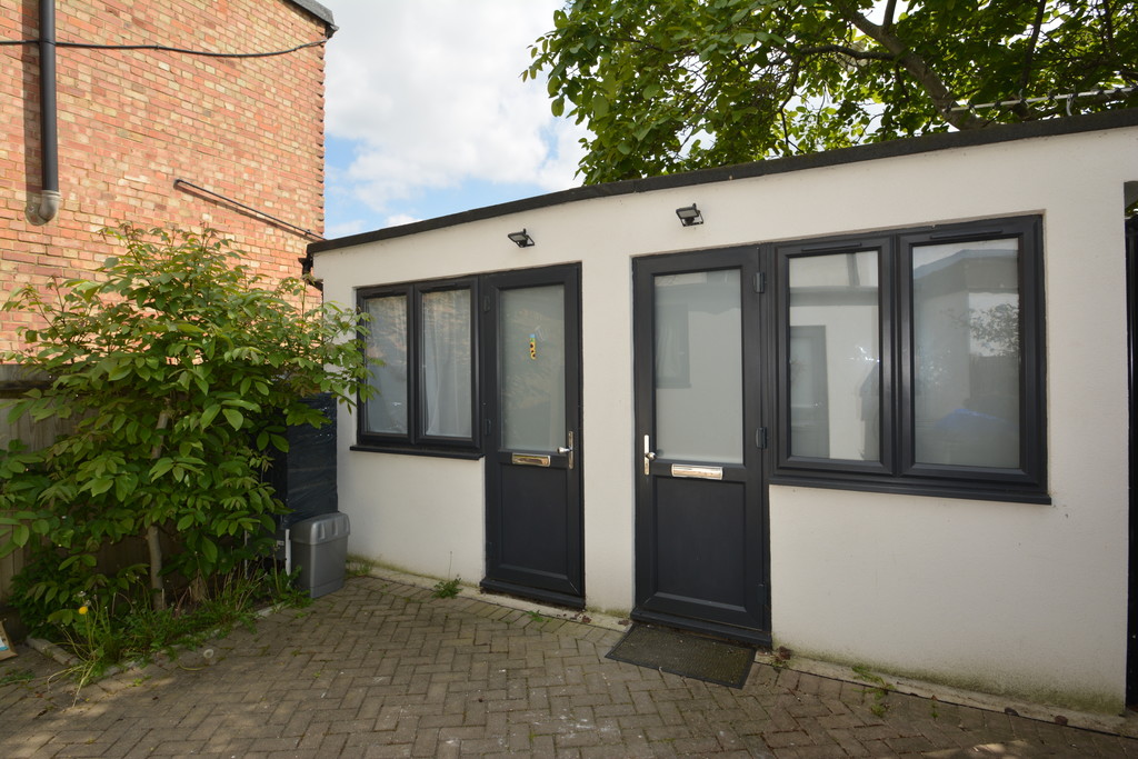 1 bed Studio for rent in Surrey. From Martin & Co - Walton on Thames