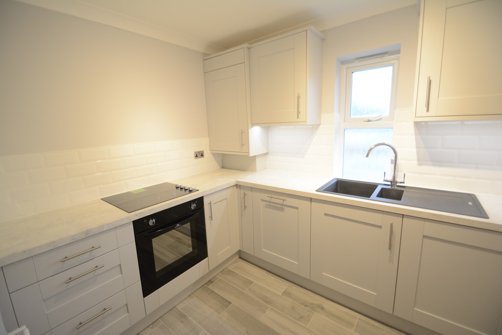 2 bed Annexe for rent in Surrey. From Martin & Co - Walton on Thames