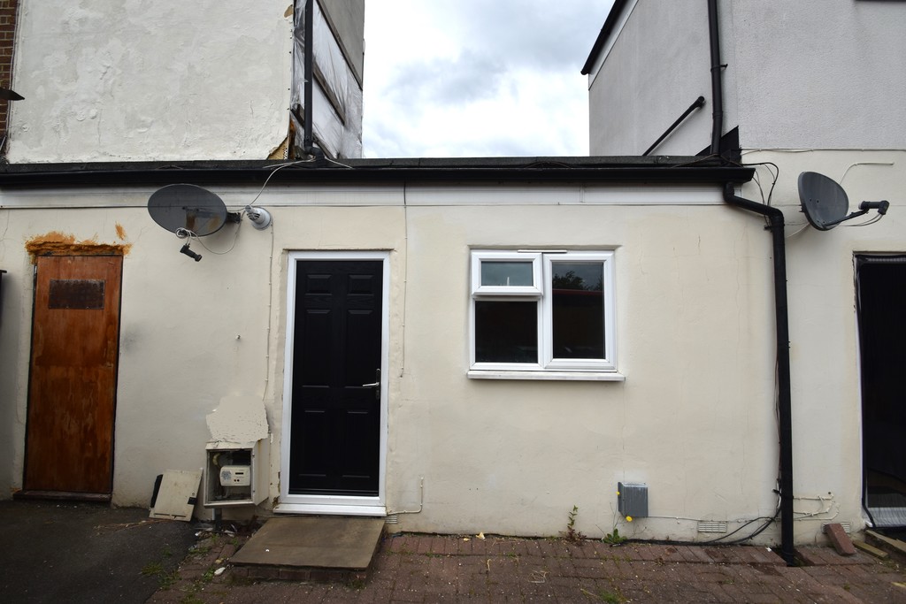 1 bed Apartment for rent in Surrey. From Martin & Co - Walton on Thames