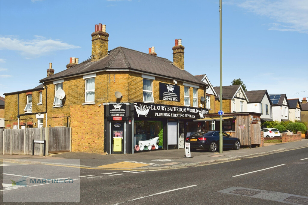 3 bed 1st Floor Flat for rent in Surrey. From Martin & Co - Walton on Thames