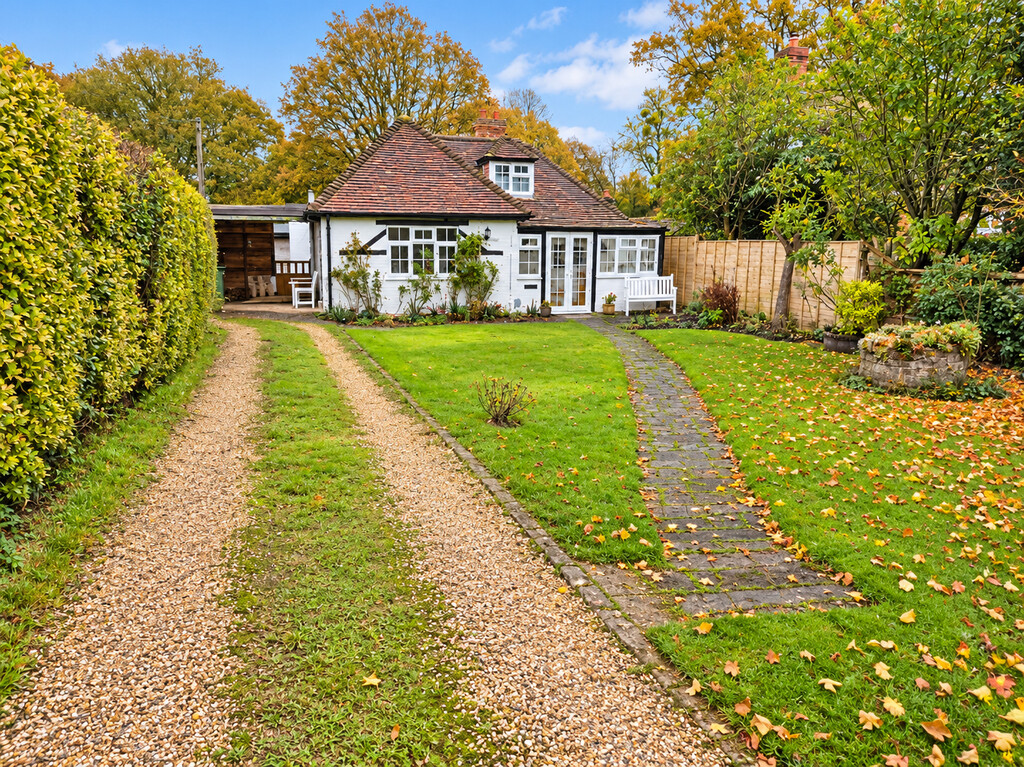 3 bed Detached bungalow for rent in Hampshire. From Martin & Co - Basingstoke 3 bed Detached bungalow for rent in Hampshire. From Martin & Co - Basingstoke
