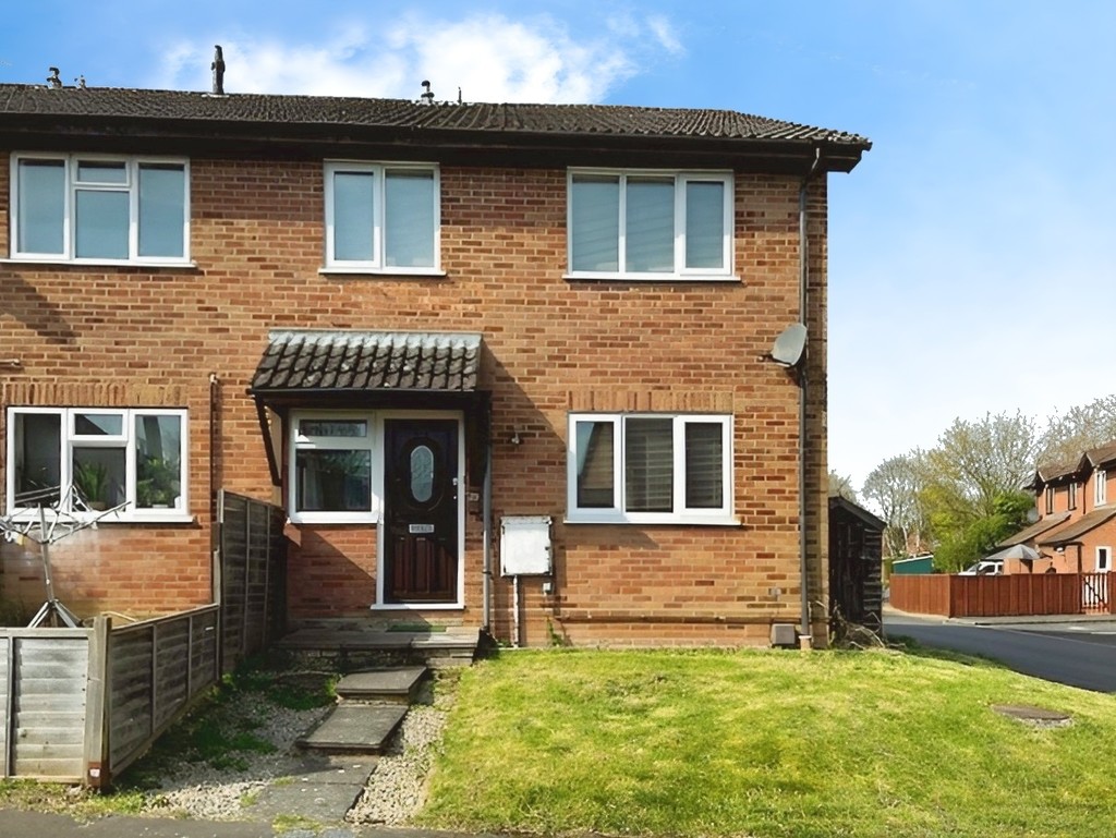 2 bed End of Terrace for rent in Hampshire. From Martin & Co - Basingstoke