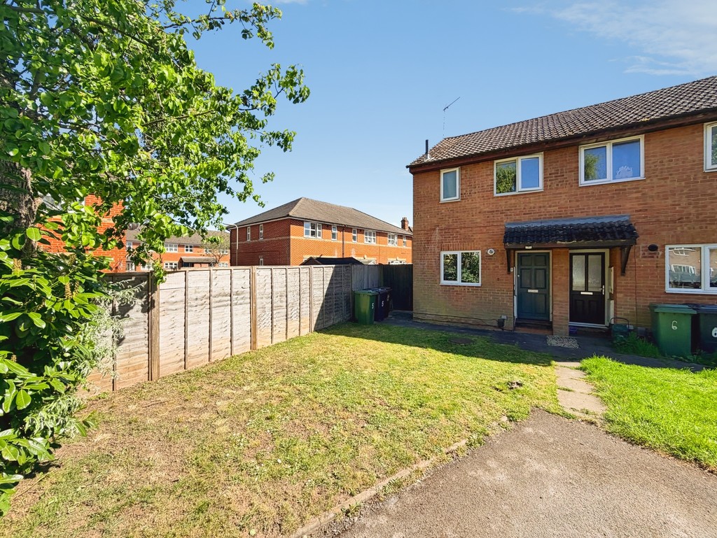 2 bed Mid Terraced House for rent in Basingstoke. From Martin & Co - Basingstoke