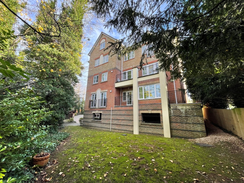 2 bed Apartment for rent in Hampshire. From Martin & Co - Basingstoke