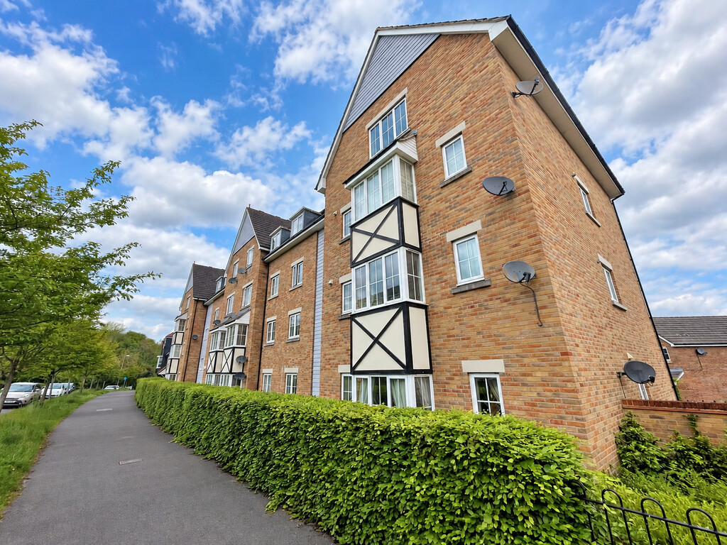 2 bed Apartment for rent in Hampshire. From Martin & Co - Basingstoke
