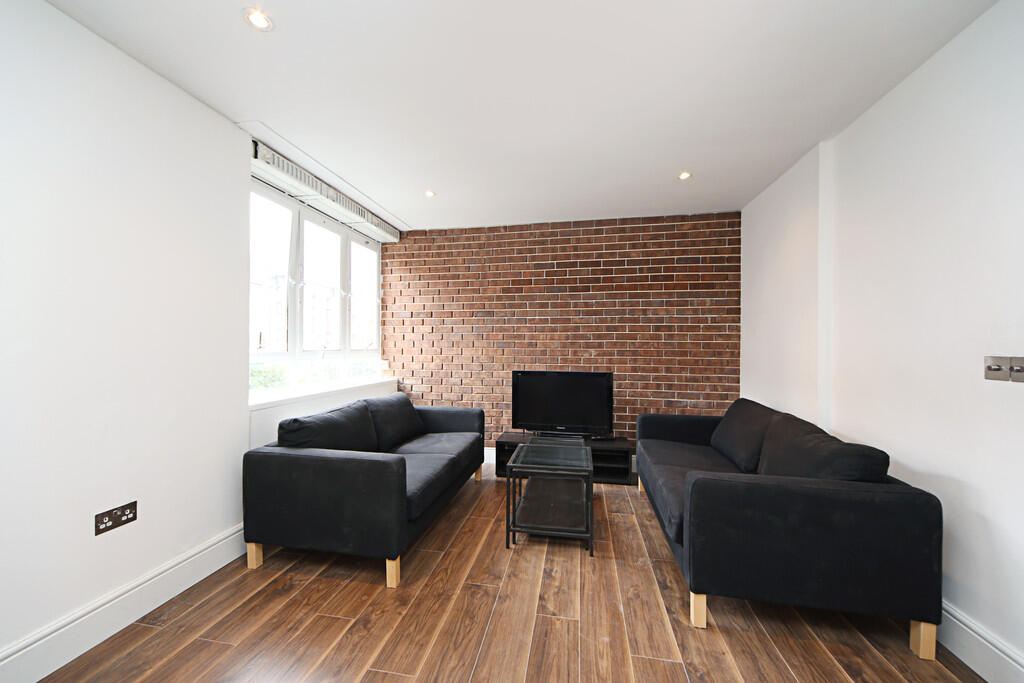 3 bed Apartment for rent in Camden Town. From Martin & Co - Camden