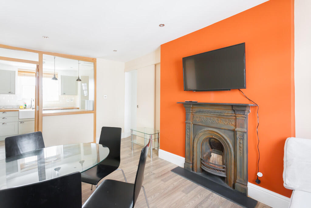 4 bed 1st Floor Flat for rent in Camden Town. From Martin & Co - Camden