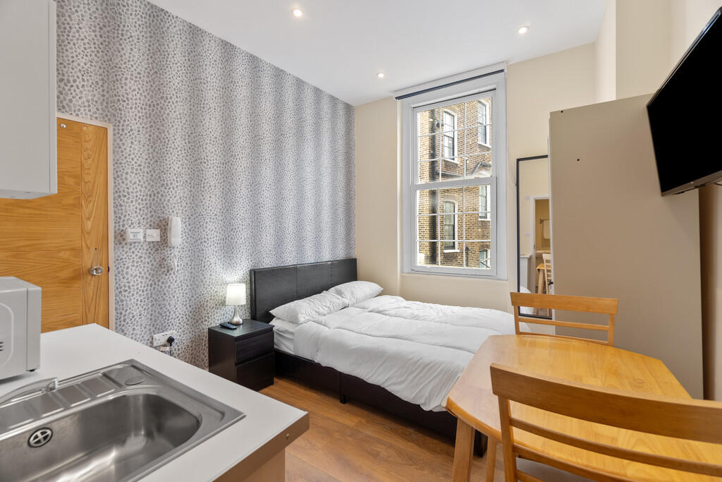 4 bed 1st Floor Flat for rent in London. From Martin & Co - Camden