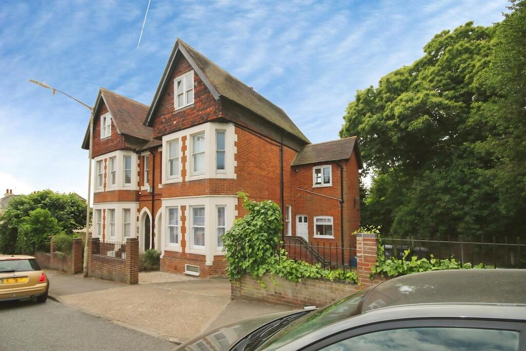 1 bed 1st Floor Flat for rent in Rough Common. From Martin & Co - Canterbury