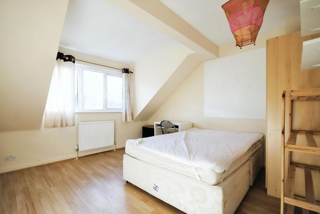 1 bed Mid Terraced House for rent in Canterbury. From Martin & Co - Canterbury