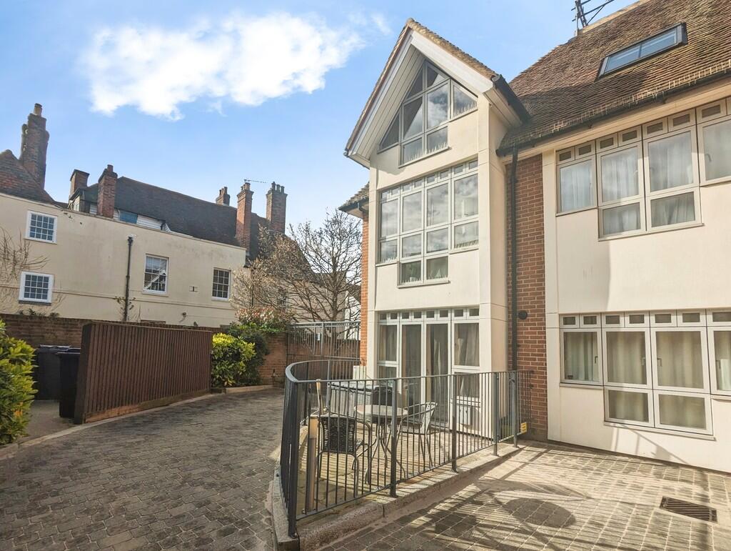 2 bed Town House for rent in Canterbury. From Martin & Co - Canterbury