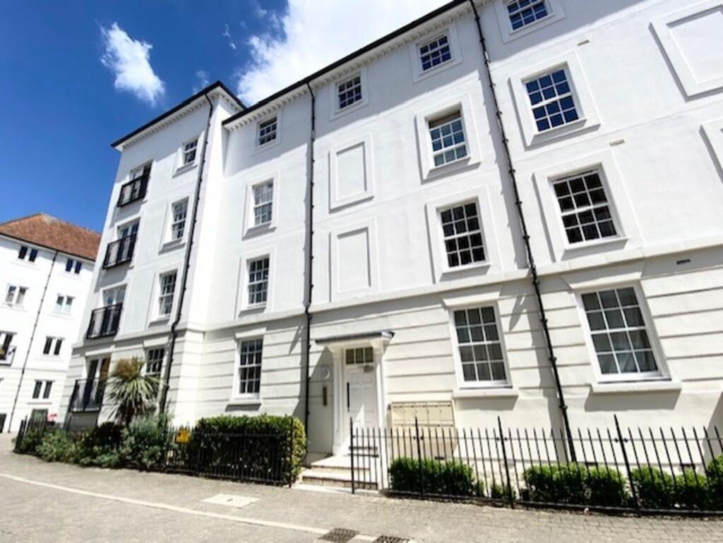 3 bed Apartment for rent in Canterbury. From Martin & Co - Canterbury