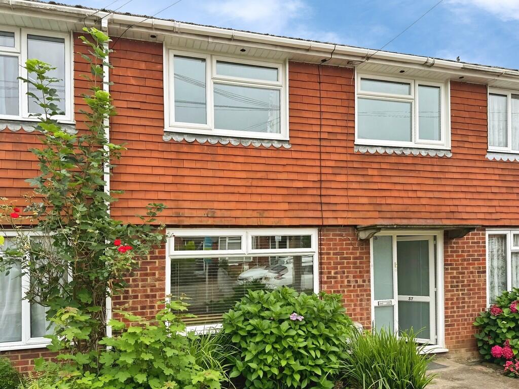 3 bed Mid Terraced House for rent in Rough Common. From Martin & Co - Canterbury