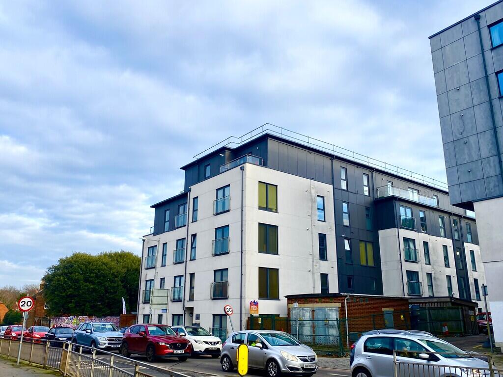 2 bed Apartment for rent in Canterbury. From Martin & Co - Canterbury
