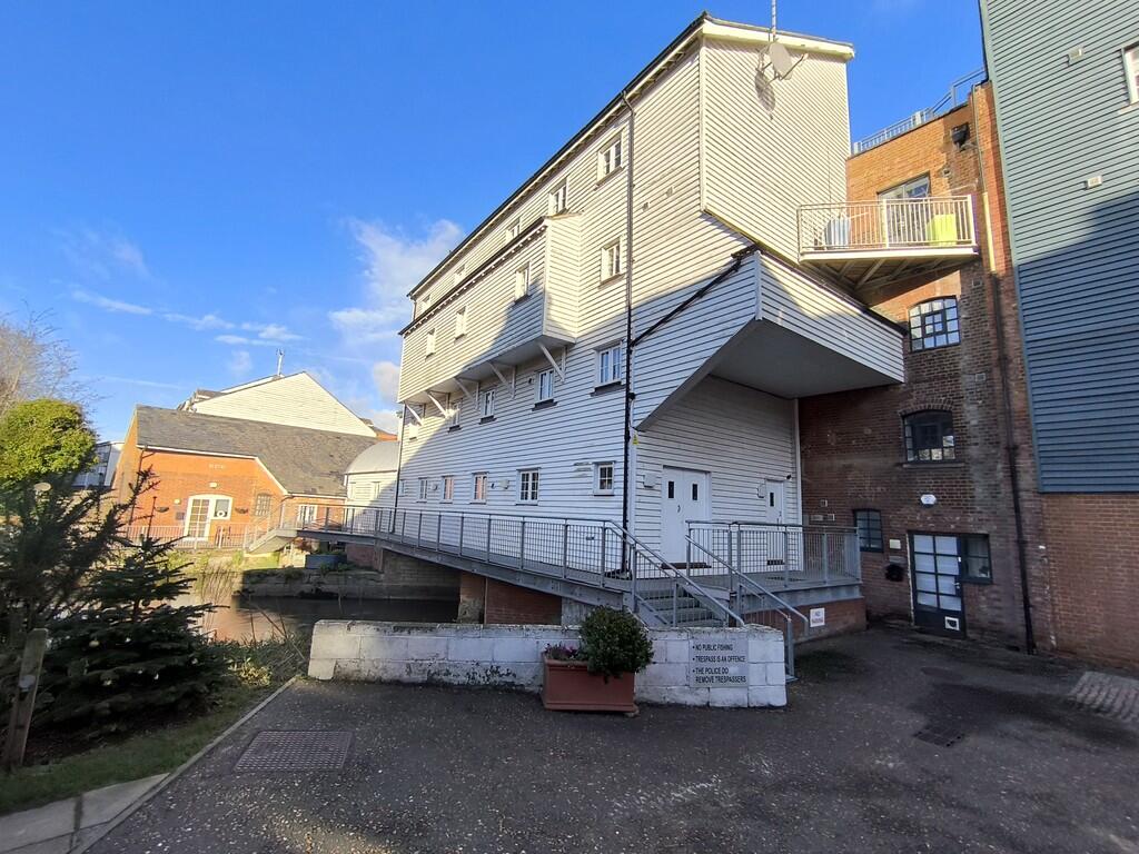 1 bed 1st Floor Flat for rent in Canterbury. From Martin & Co - Canterbury