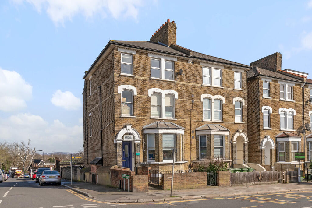 1 bed 1st Floor Flat for rent in Penge. From Martin & Co - Crystal Palace