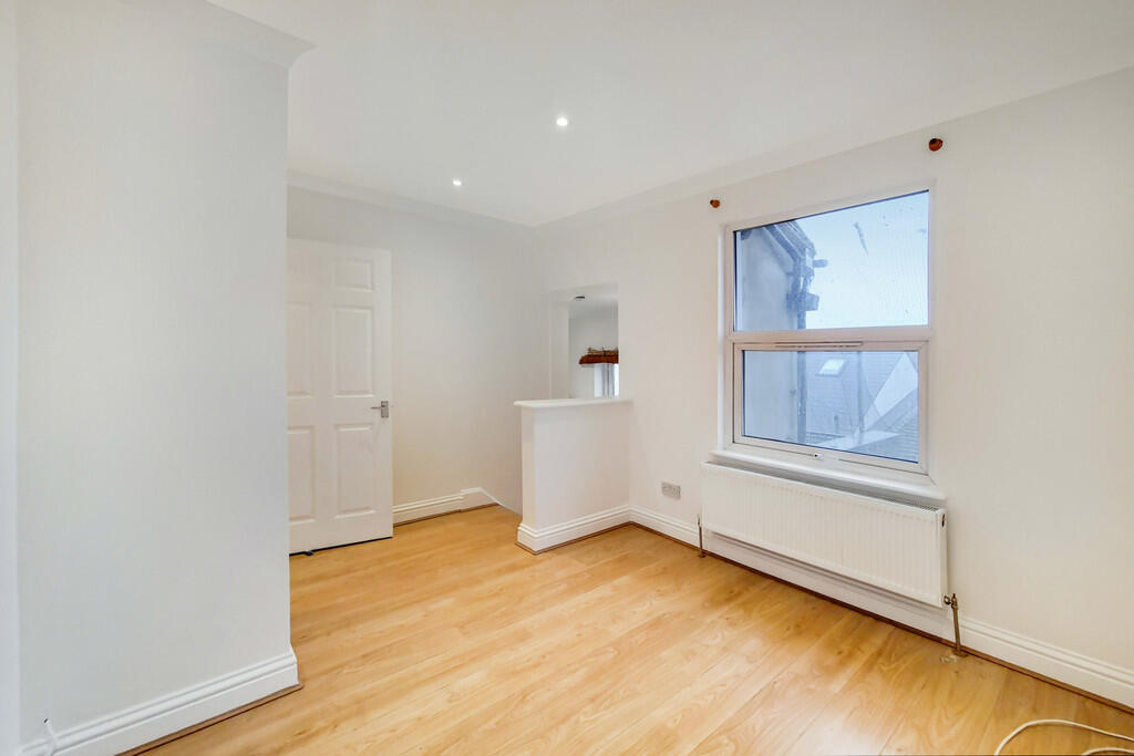 2 bed Apartment for rent in Croydon. From Martin & Co - Crystal Palace 2 bed Apartment for rent in Croydon. From Martin & Co - Crystal Palace