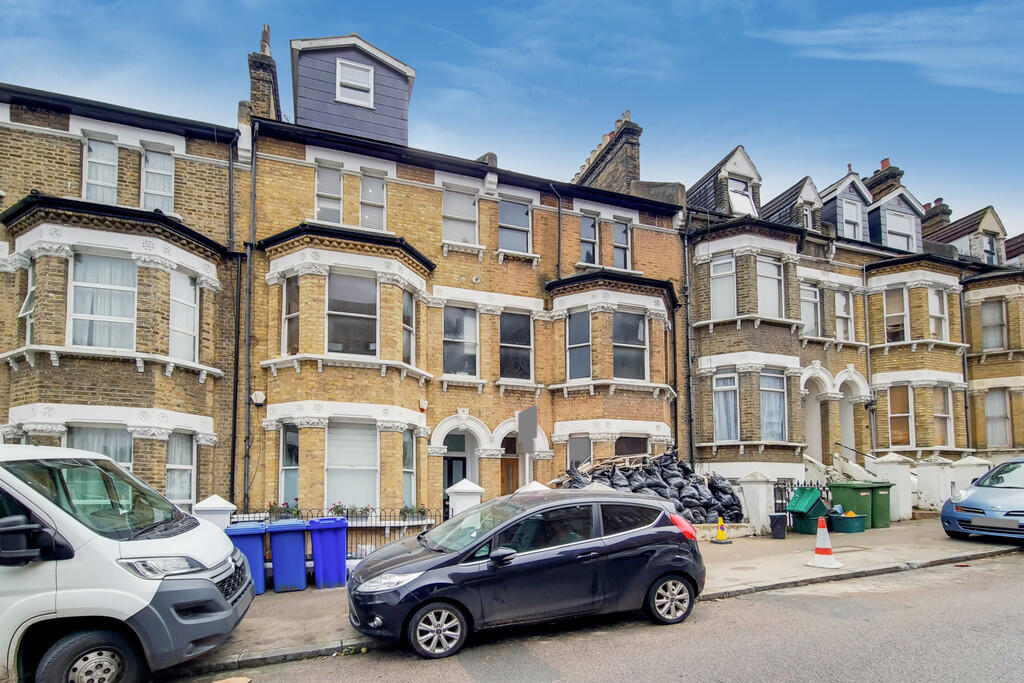 2 bed 1st Floor Flat for rent in Penge. From Martin & Co - Crystal Palace