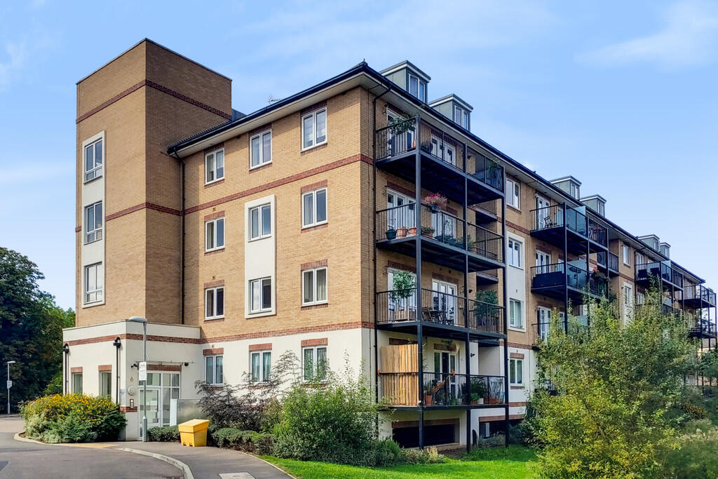 2 bed 1st Floor Flat for rent in Penge. From Martin & Co - Crystal Palace