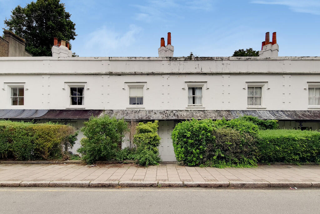 2 bed Mid Terraced House for rent in Penge. From Martin & Co - Crystal Palace