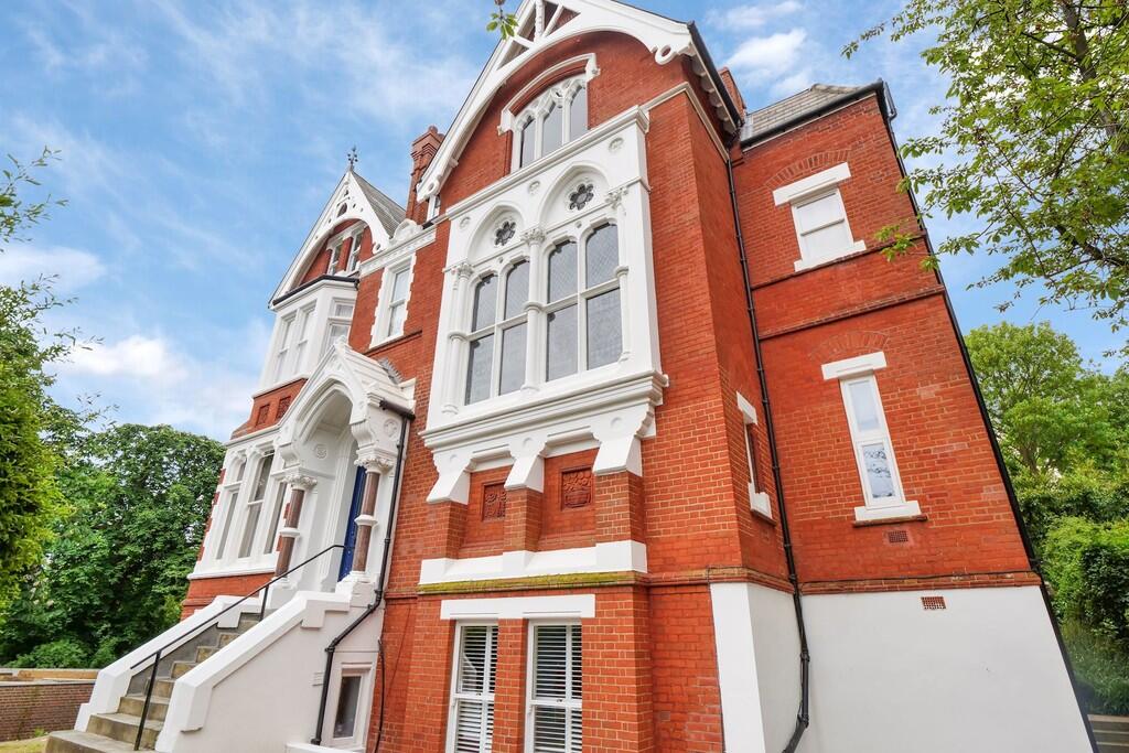 2 bed 1st Floor Flat for rent in Penge. From Martin & Co - Crystal Palace