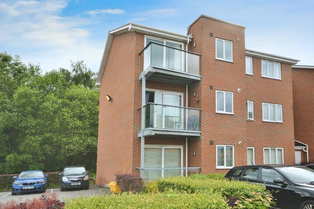 2 bed Apartment for rent in Staffordshire. From Martin & Co - Stoke on Trent