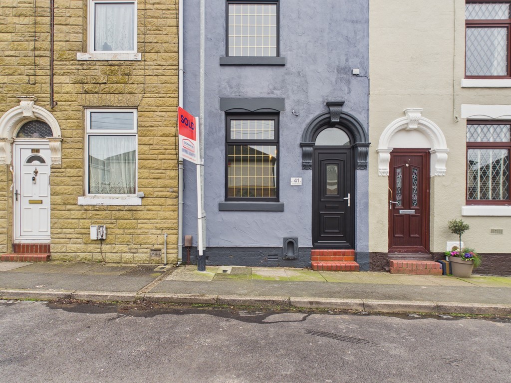 3 bed Mid Terraced House for rent in Stoke-on-Trent. From Martin & Co - Stoke on Trent
