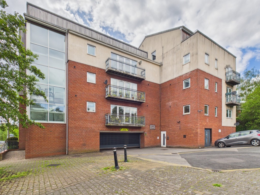 2 bed Apartment for rent in Staffordshire. From Martin & Co - Stoke on Trent