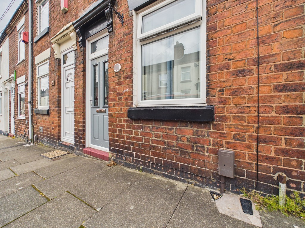 2 bed Mid Terraced House for rent in Staffordshire. From Martin & Co - Stoke on Trent