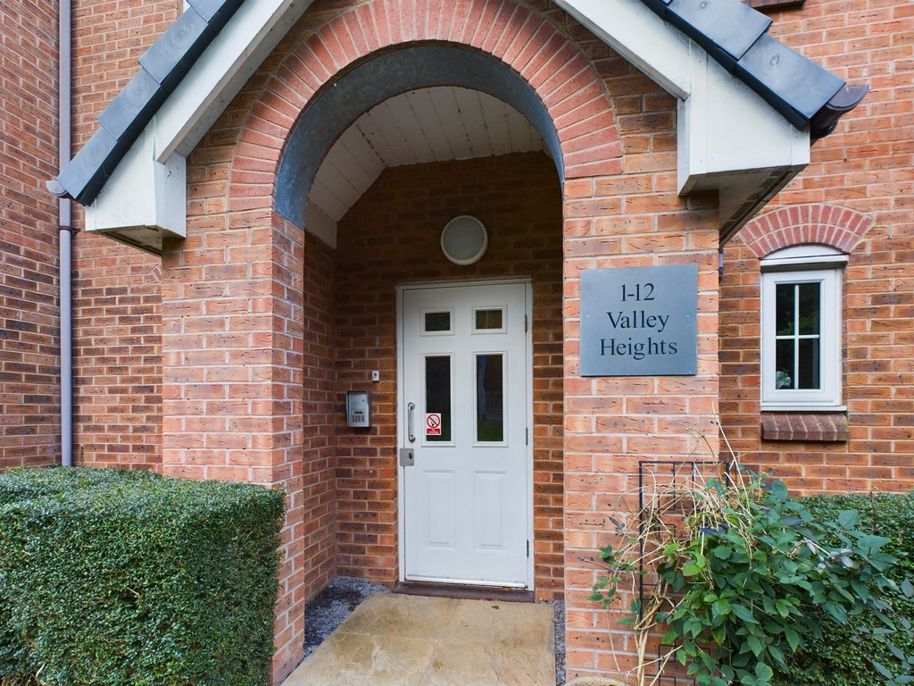 2 bed 1st Floor Flat for rent in Staffordshire. From Martin & Co - Stoke on Trent