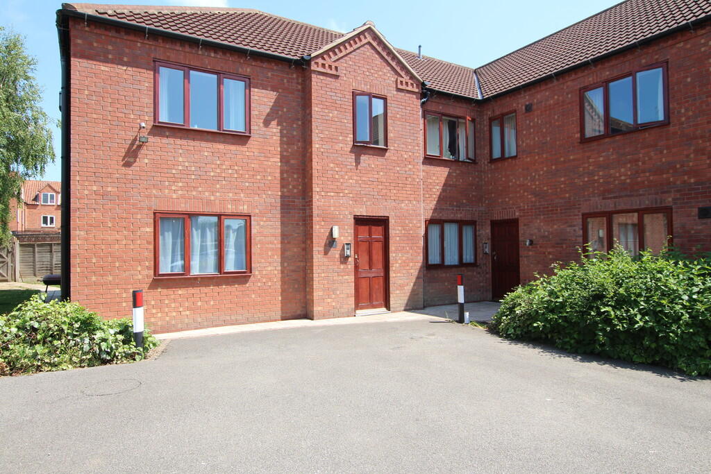 2 bed 1st Floor Flat for rent in Long Bennington. From Martin & Co - Grantham