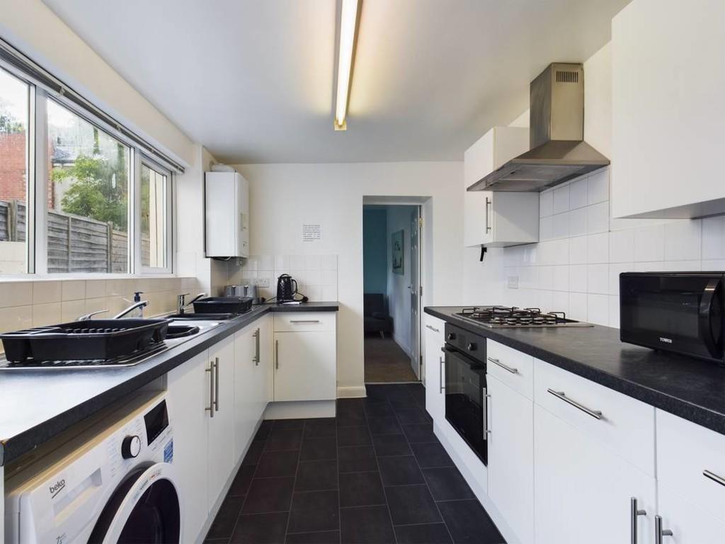 6 bed Mid Terraced House for rent in Brighton and Hove. From Martin & Co - Brighton
