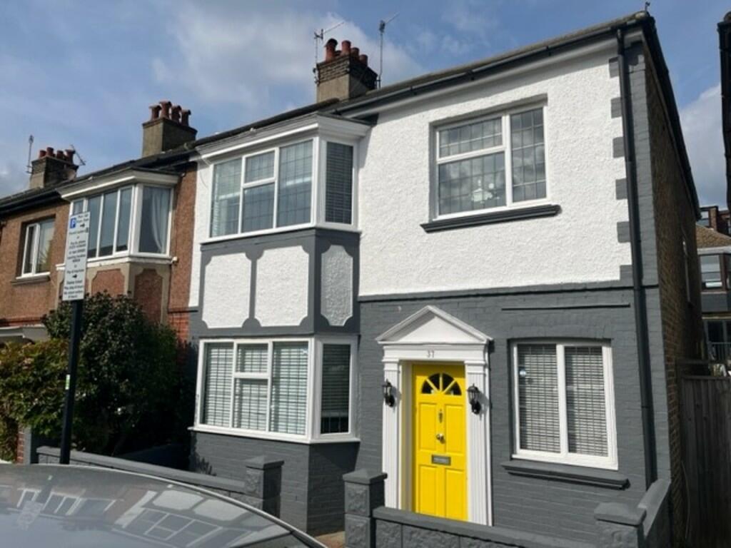 4 bed End Terraced House for rent in Brighton and Hove. From Martin & Co - Brighton