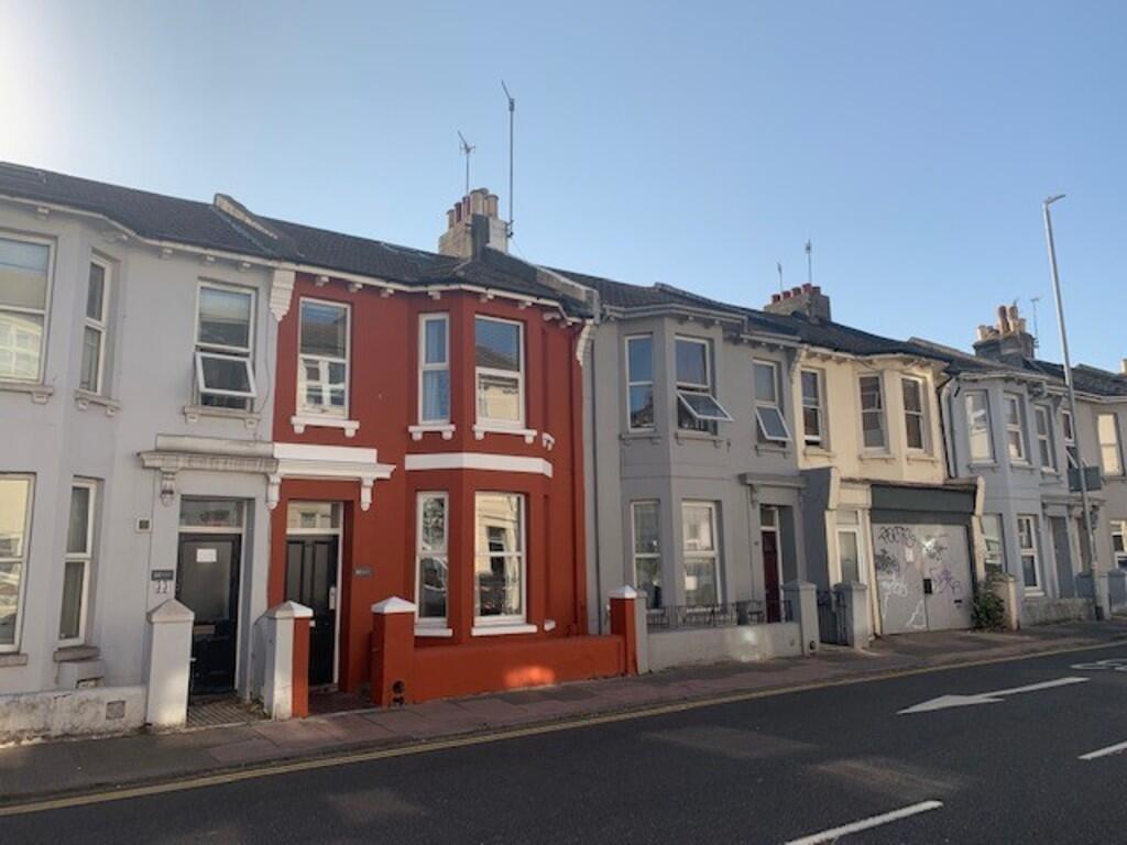 6 bed Mid Terraced House for rent in Brighton and Hove. From Martin & Co - Brighton