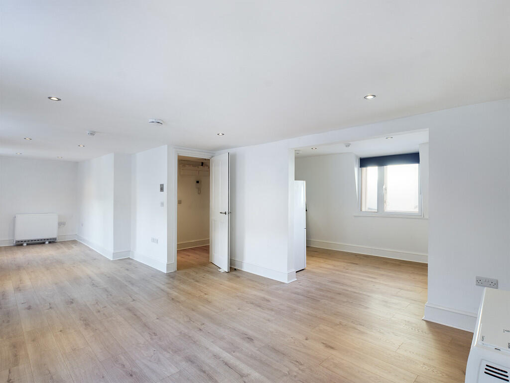 1 bed 1st Floor Flat for rent in Brighton and Hove. From Martin & Co - Brighton