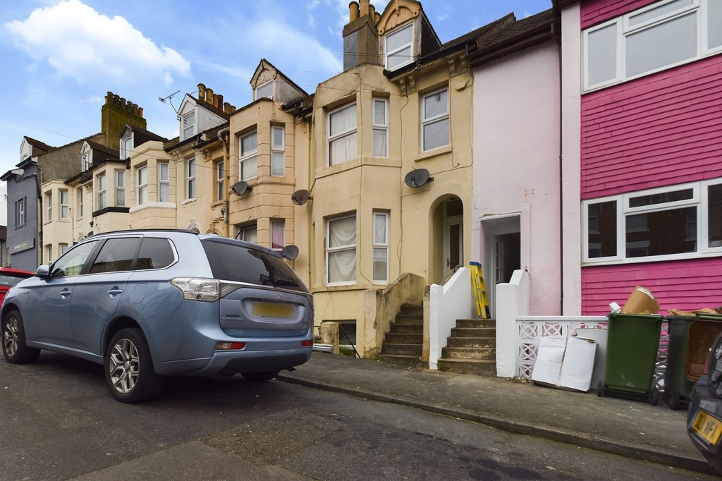 1 bed Apartment for rent in Kent . From Martin & Co - Folkestone