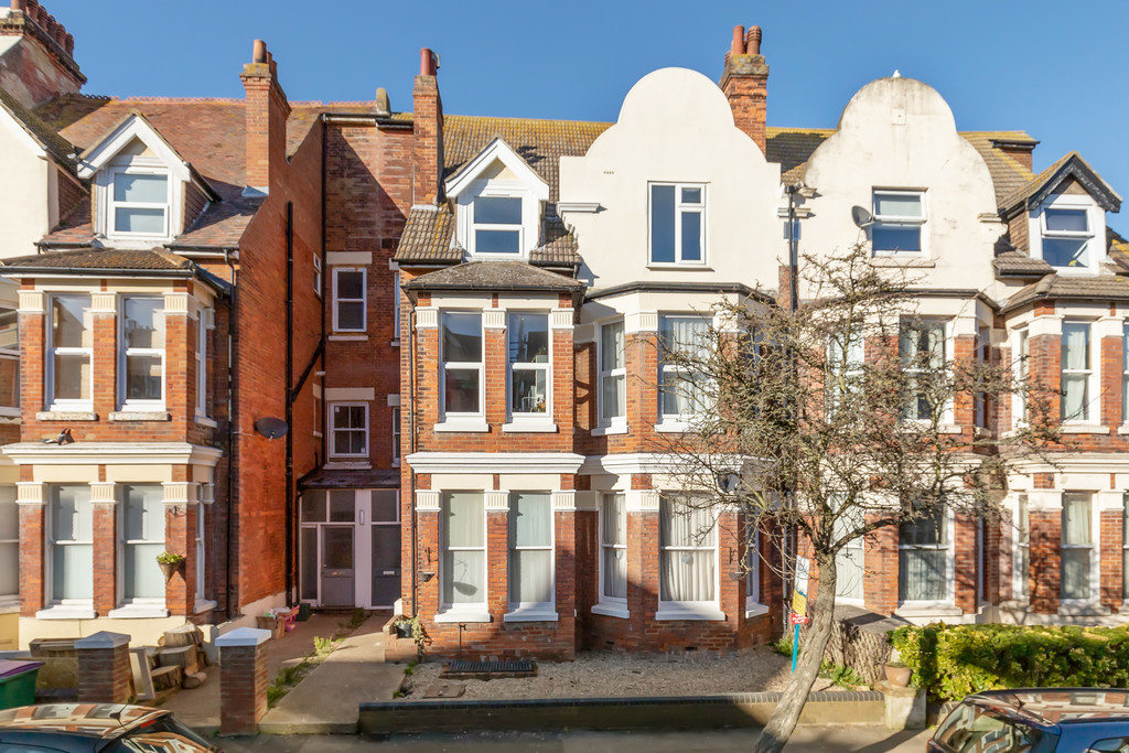 2 bed Flat for rent in Kent. From Martin & Co - Folkestone