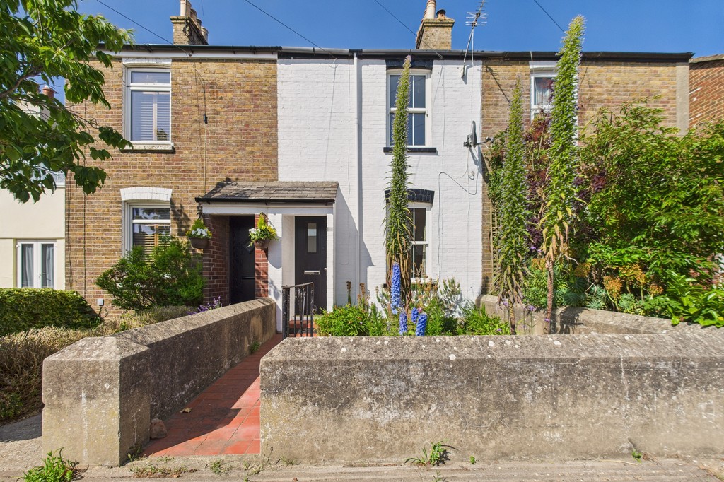 3 bed Mid Terraced House for rent in Kent. From Martin & Co - Folkestone