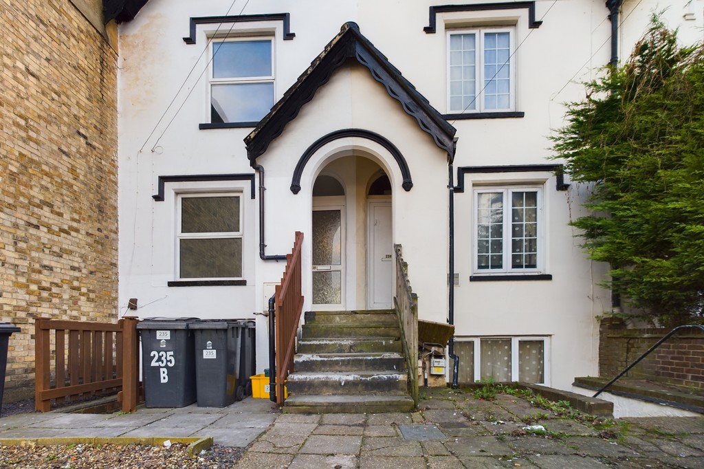 4 bed Annexe for rent in Kent. From Martin & Co - Folkestone