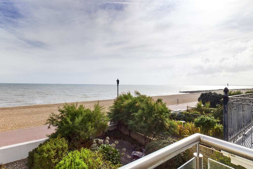 2 bed Apartment for rent in Kent. From Martin & Co - Folkestone
