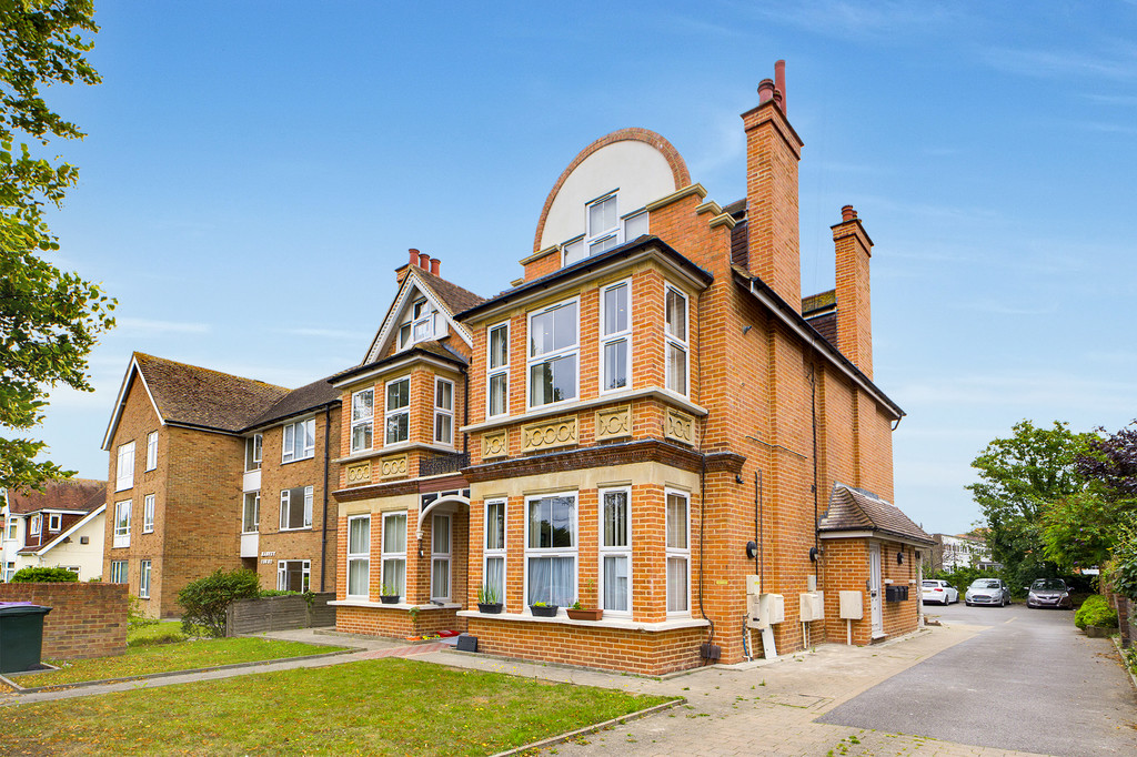 2 bed Apartment for rent in Kent. From Martin & Co - Folkestone