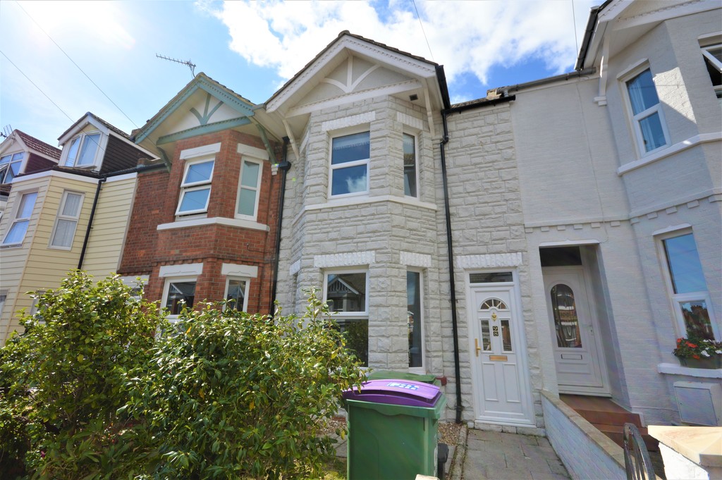 3 bed Mid Terraced House for rent in Kent. From Martin & Co - Folkestone