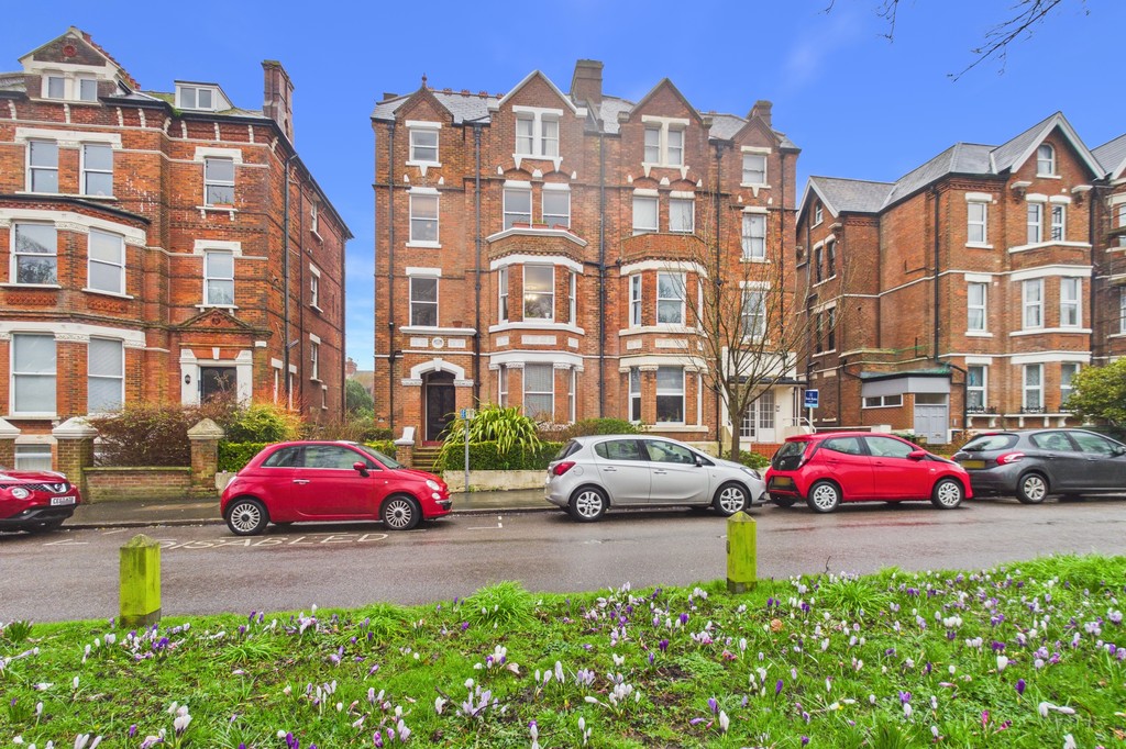 2 bed Apartment for rent in Kent. From Martin & Co - Folkestone