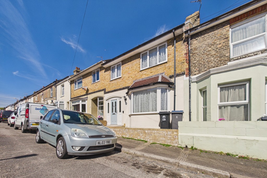 3 bed Mid Terraced House for rent in Dover. From Martin & Co - Folkestone