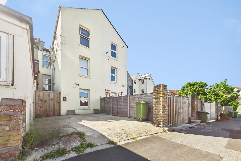 1 bed Apartment for rent in Kent . From Martin & Co - Folkestone 1 bed Apartment for rent in Kent . From Martin & Co - Folkestone