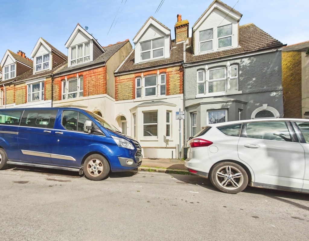 3 bed Mid Terraced House for rent in Kent. From Martin & Co - Folkestone
