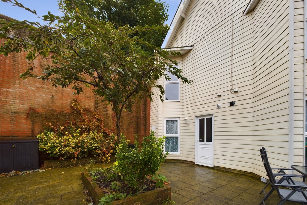 1 bed Apartment for rent in Kent. From Martin & Co - Folkestone